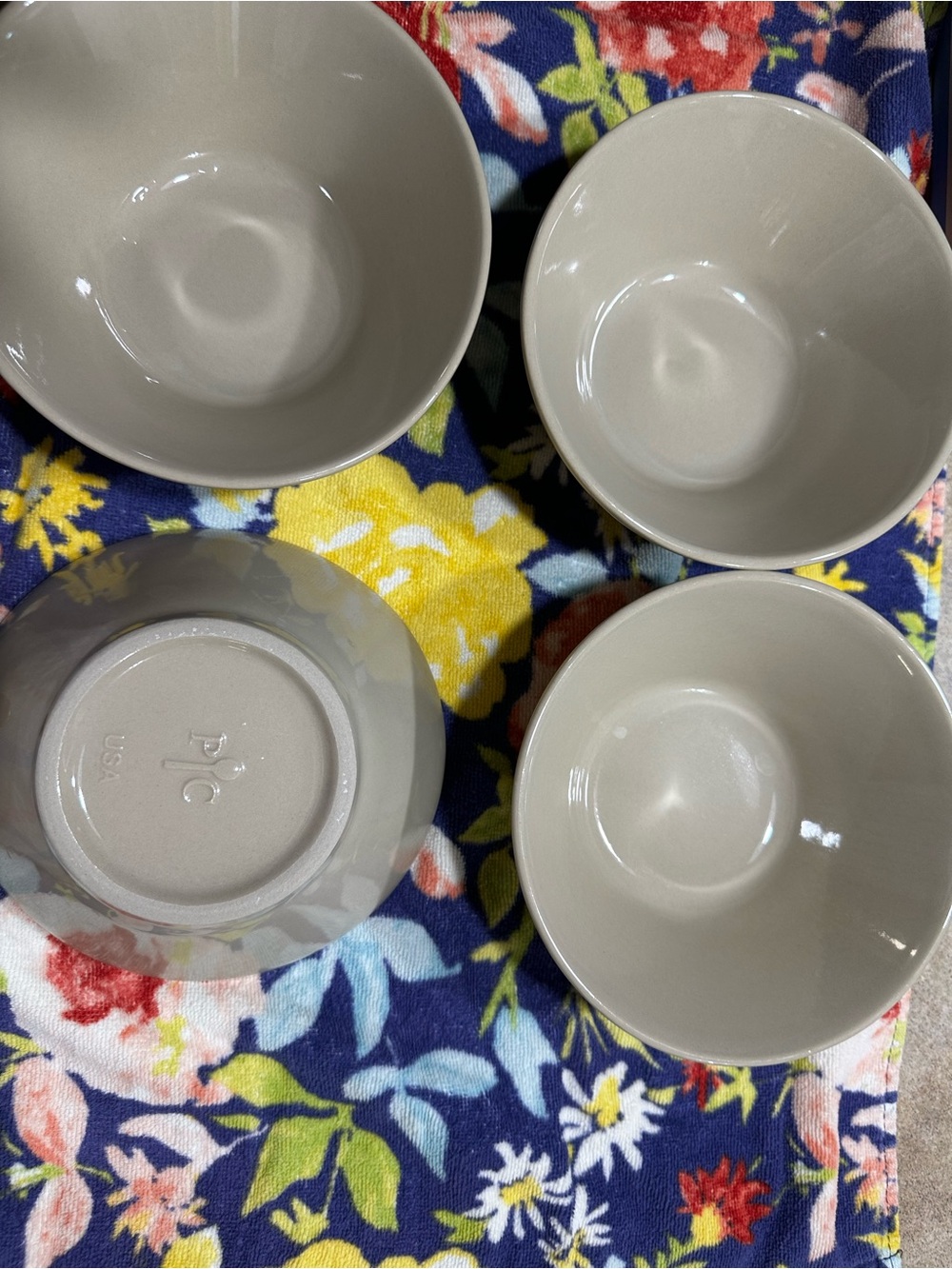 Pampered Chef Beige Bowls - Set of 4